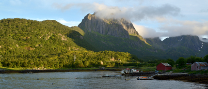 Fiskeläge i fjorden